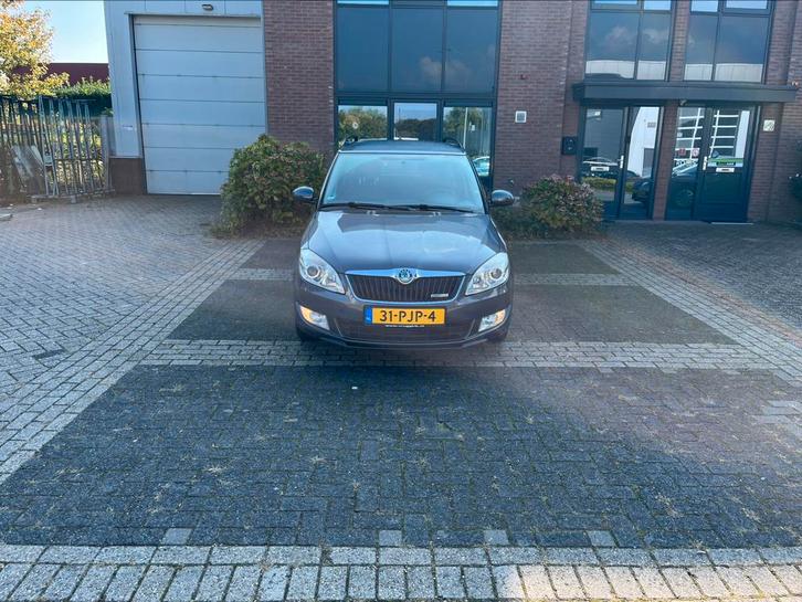 Skoda Fabia 1.2 TDI 55KW Combi 2011 Grijs, Auto's, Skoda, Bedrijf, Fabia, ABS, Airconditioning, Bluetooth, Boordcomputer, Cruise Control
