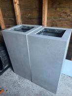 Twee planten potten 89cm hoog betonlook grijs., Tuin en Terras, Bloembakken en Plantenbakken, Ophalen, Vierkant, Zo goed als nieuw