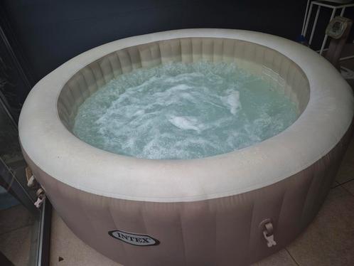 Stevige Opblaasbare Jacuzzi/Spa van Intex., Tuin en Terras, Bubbelbaden en Hottubs, Gebruikt, Afdekzeil, Pomp, Ophalen