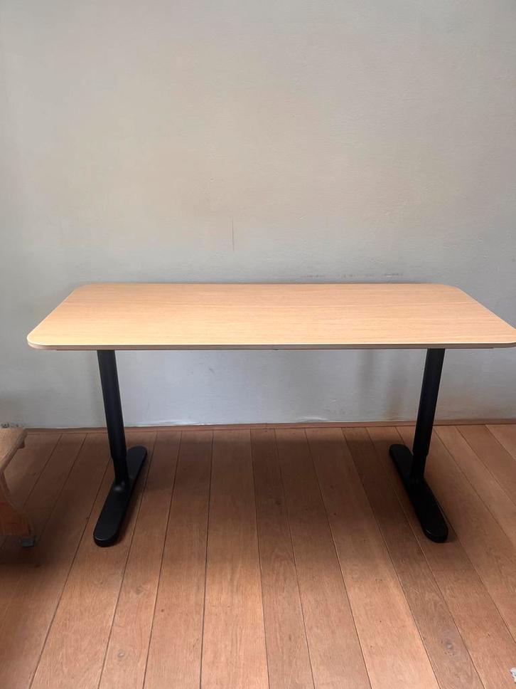 IKEA Bekant Bureau - Zo goed als nieuw!, Huis en Inrichting, Bureaus, Zo goed als nieuw, Bureau, In hoogte verstelbaar, Ophalen