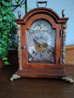 Antieke tafelklok, Ophalen