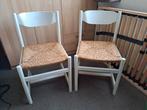 2 brocante stevige stoelen met rotan zitting, Huis en Inrichting, Stoelen, Twee, Brocant, Wit, Zo goed als nieuw