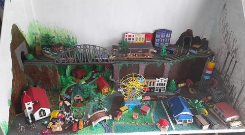 trein / dorp scenery op h0 schaal, Hobby en Vrije tijd, Modeltreinen | H0, Gebruikt, Brug, Tunnel of Gebouw, Gelijkstroom of Wisselstroom