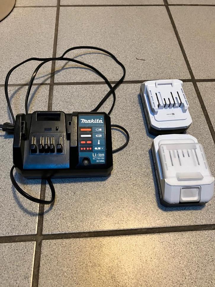 2x Makita accu BL1815G plus oplader, Doe-het-zelf en Verbouw, Gereedschap | Machine-onderdelen en Toebehoren, Gebruikt, Ophalen of Verzenden