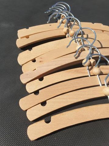 Leuk setje 14X Houten Baby Kledinghangers  beschikbaar voor biedingen