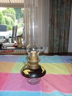 Antieke petroleumlamp in goede staat komt uit een hanglamp, Antiek en Kunst, Antiek | Lampen, Ophalen of Verzenden