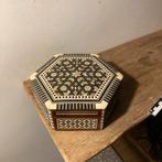 Zeshoekig doosje met parelmoer inleg, Antiek en Kunst, Ophalen of Verzenden