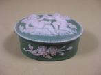 Duits jasperware doosje met cherubijntjes Wedgwood, Antiek en Kunst, Ophalen of Verzenden