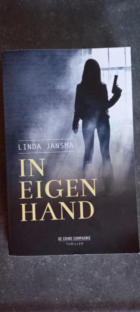 Linda Jansma - In eigen hand, Boeken, Thrillers, Zo goed als nieuw, Ophalen of Verzenden