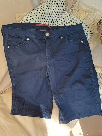 Dames korte broek.  Marine blauw. Maat : 36  beschikbaar voor biedingen
