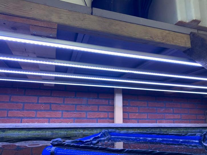 Vijver/aquarium verlichting 4x200cm, Tuin en Terras, Vijver-toebehoren, Zo goed als nieuw, Vijverpomp, Ophalen
