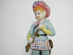 Biscuit porselein beeld van een jonge Jager jacht, Antiek en Kunst, Antiek | Porselein, Ophalen of Verzenden