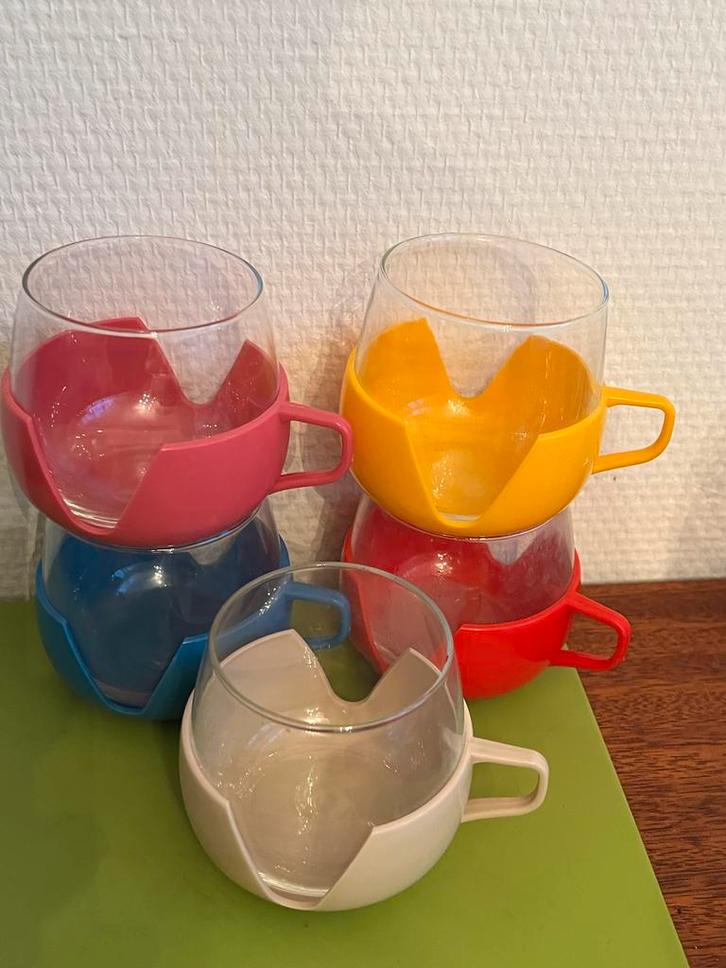 Vintage Theeglazen met Kunststof Houder - 5 stuks, Verzamelen, Retro, Ophalen of Verzenden