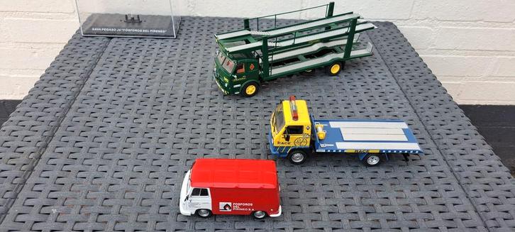 Pegaso Sava J4 - Ekus  - 1060 L Tradisa Renntransporter., Hobby en Vrije tijd, Modelauto's | 1:43, Nieuw, Auto, Overige merken