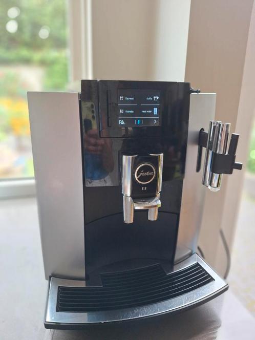 Jura E8 volautomatische koffiemachine, Witgoed en Apparatuur, Koffiezetapparaten, Gebruikt, Gemalen koffie, Koffiebonen, Koffiemachine