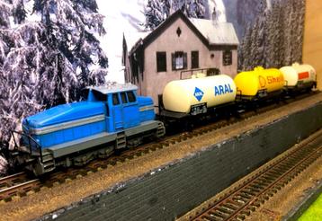 Märklin rangeerloc DHG 3078 met 3 olie rijtuigen DB  beschikbaar voor biedingen