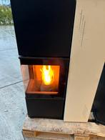Palazetti pelletkachel 9.5kW - Hoekmodel met veel warmte, ., Ophalen of Verzenden, Zo goed als nieuw, .