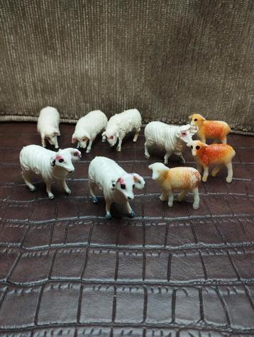 vintage miniatuur schapenbeeldjes gemaakt in Hong Kong beschikbaar voor biedingen