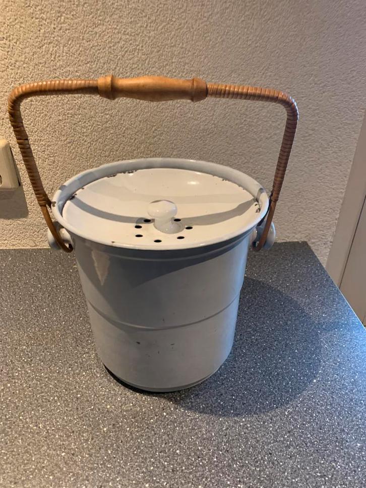 Emaille emmer met houten handvat en deksel, Antiek en Kunst, Antiek | Emaille, Ophalen of Verzenden