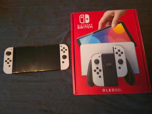 Nintendo switch Oled White met hoesje en minecraft, Spelcomputers en Games, Spelcomputers | Nintendo Switch, Zo goed als nieuw