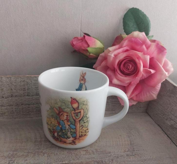 Wedgwood Beatrix Potter Peter Rabbit beker, Huis en Inrichting, Keuken | Servies, Zo goed als nieuw, Overige typen, Wedgwood, Porselein