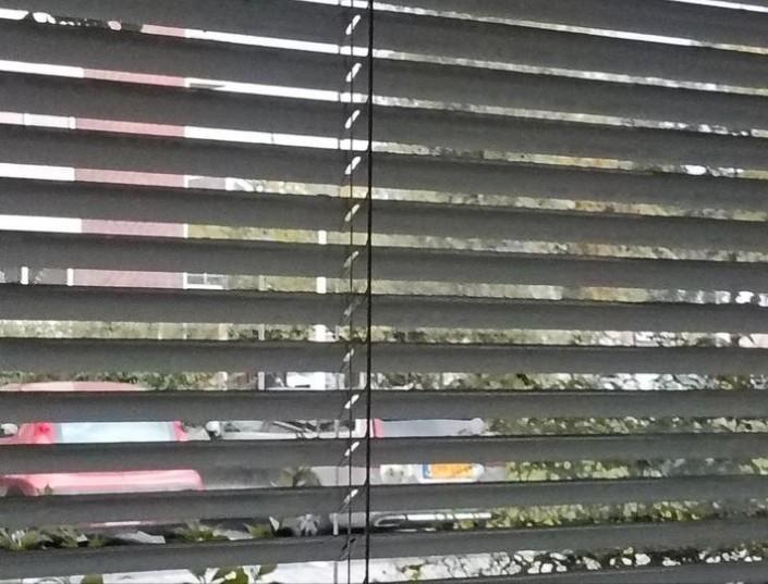 GRATIS Luxaflex met bevestigingsmateriaal, Huis en Inrichting, Stoffering | Gordijnen en Lamellen, Gebruikt, 150 tot 200 cm, 200 cm of meer