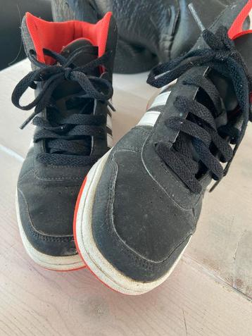 Adidas Sneakers, gympen, sportschoenen. Zwart/Rood. Mt 37,5 beschikbaar voor biedingen