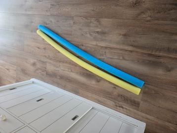 Zwemnoodle /drijfbuis 2x beschikbaar voor biedingen