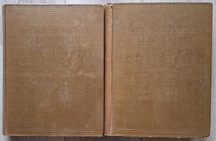 The book of decorative furniture its form, colour and histor, Antiek en Kunst, Antiek | Boeken en Bijbels, Ophalen of Verzenden