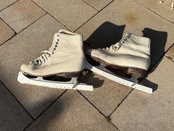 Vintage kunstschaatsen maat 41 beschikbaar voor biedingen