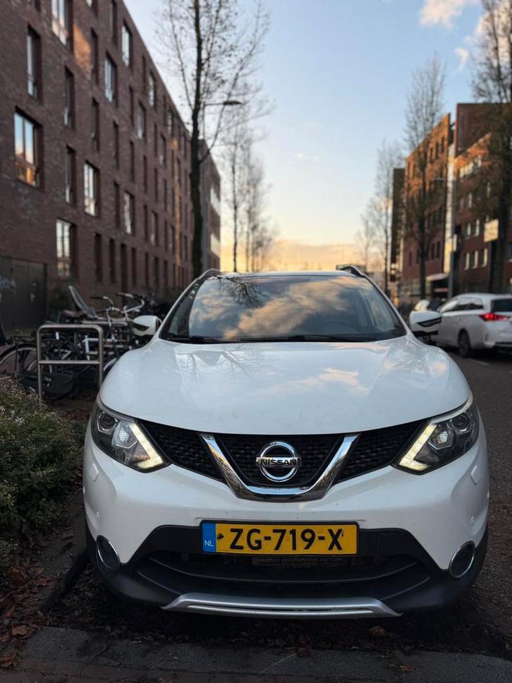 Nissan Qashqai 1.2 Dig-t 85KW 2WD CVT 2015 Wit, Auto's, Nissan, Particulier, Qashqai, 360° camera, ABS, Achteruitrijcamera, Airbags
