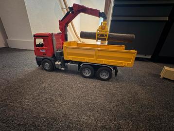 Bruder Mercedes Arocs met heel veel extra accessoires beschikbaar voor biedingen
