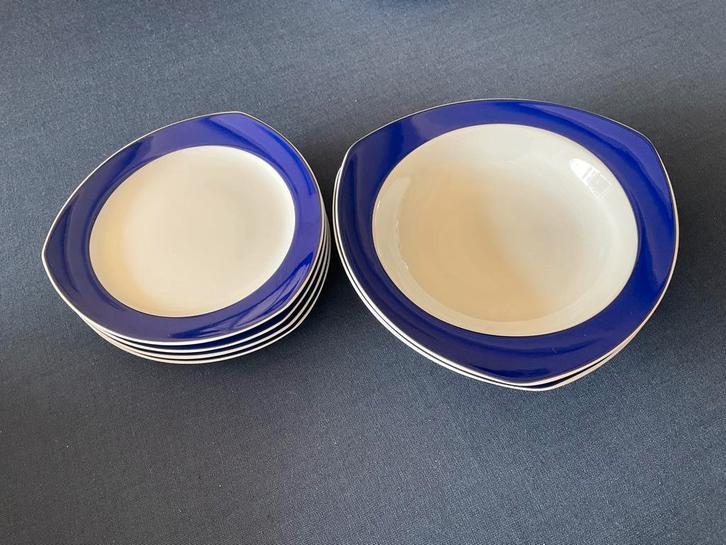 THOMAS VARIO met blauwe rand / 6 borden( Één koop), Huis en Inrichting, Keuken | Servies, Zo goed als nieuw, Bord(en), Overige stijlen