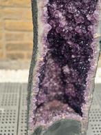 Prachtige Amethist Geode met (UV reactieve) calciet punten!, Ophalen, Mineraal