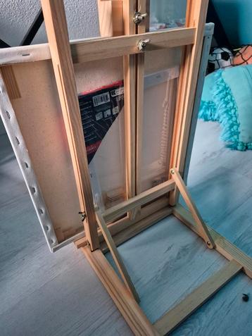 Schildersezel met doek beschikbaar voor biedingen