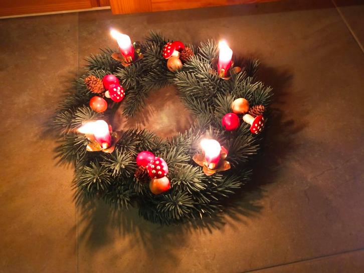 VINTAGE KERSTKRANS KERST KRANS 70 80 PADDESTOELEN, Diversen, Kerst, Nieuw, Ophalen of Verzenden