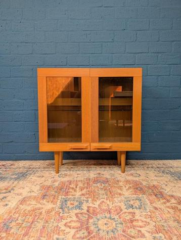 Vintage vitrinekastje, jaren 70 beschikbaar voor biedingen