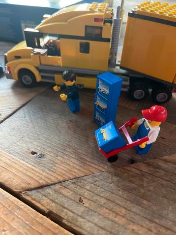 Lego 3221 vrachtwagen met doos en boekje en minifigs beschikbaar voor biedingen
