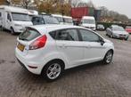 APK tot 08-2026! FordFiësta 125PK 2014 Wit Ecoboost Titanium, Auto's, Voorwielaandrijving, Zwart, Handgeschakeld, Geïmporteerd