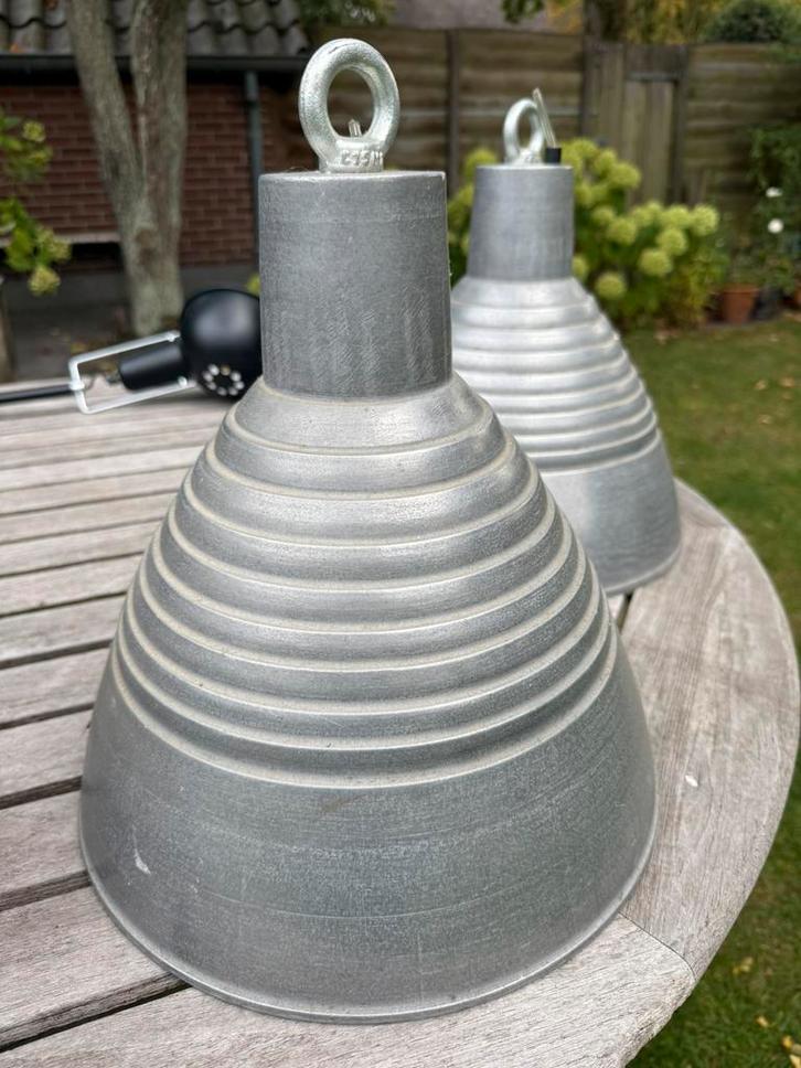 2 gelijke Fabriekslampen industrieel, Huis en Inrichting, Lampen | Hanglampen, Zo goed als nieuw, Minder dan 50 cm, Ophalen