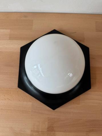 Retro hexagon plafondlamp beschikbaar voor biedingen
