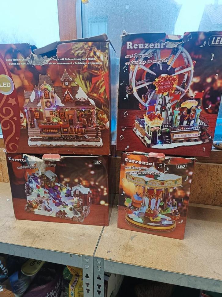 Kerstdorp items. Kermis. Treinstation. Skiberg., Diversen, Kerst, Ophalen of Verzenden