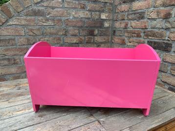 Poppenbed hout beschikbaar voor biedingen