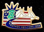 Marathon New-York 1992 pin, Verzamelen, Speldjes, Pins en Buttons, Verzenden, Nieuw, Sport, Speldje of Pin