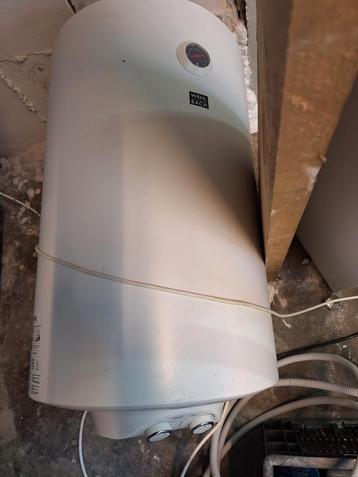 Boiler op 220 volt met stekker beschikbaar voor biedingen