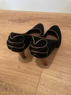 Zwarte suède Proloog pumps met gouden details - maat 38, Pumps, Proloog, Zwart, Ophalen of Verzenden