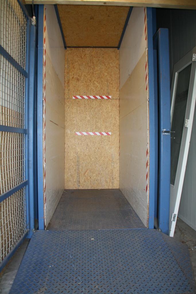 Gezocht, goederenlift voor twee verdiepingen! (3,75+6,75mtr), Zakelijke goederen, Machines en Bouw | Liften, Steigers en Ladders