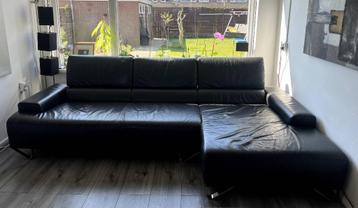 Hele mooi zwarte leren bank beschikbaar voor biedingen