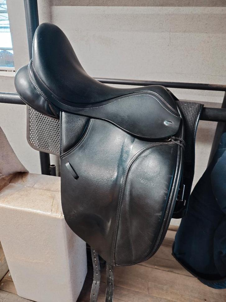 Thorowgood "high wither" dressuur zadel, 17, 5", Dieren en Toebehoren, Paarden en Pony's | Zadels, Zo goed als nieuw, Dressuur