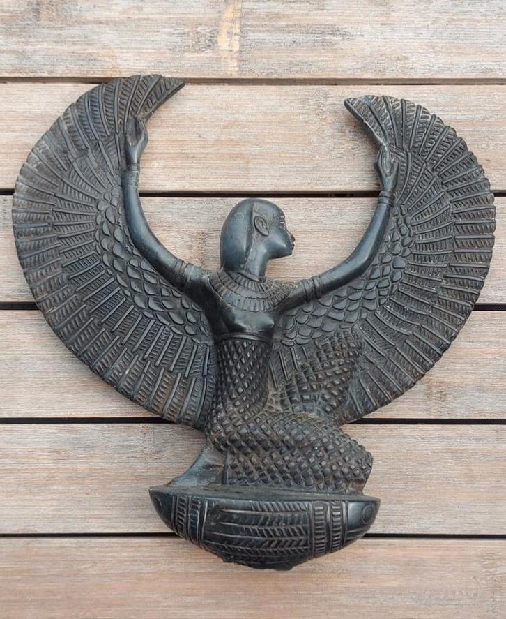 Egyptisch Isis Beeld met Vleugels, Antiek en Kunst, Kunst | Beelden en Houtsnijwerken, Ophalen of Verzenden